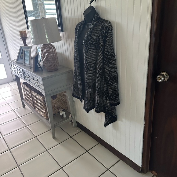 BCBGMaxAzria Black and Gray Open Front Cardigan Like New sz M - Picture 5 of 12